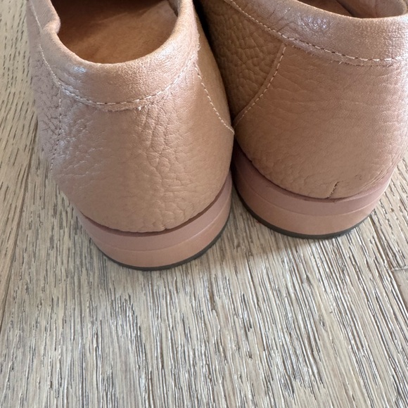 Vionic Sellah Loafer Tan Leather Size 8.5 - Picture 2 of 5